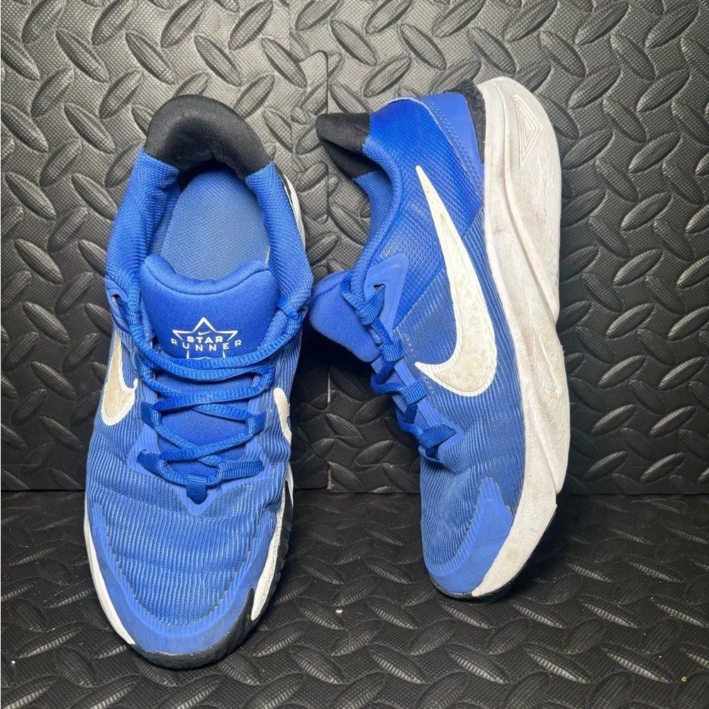 Nike Star Runner Blue White Running Shoes Size 6Y (Women’s 7.5)